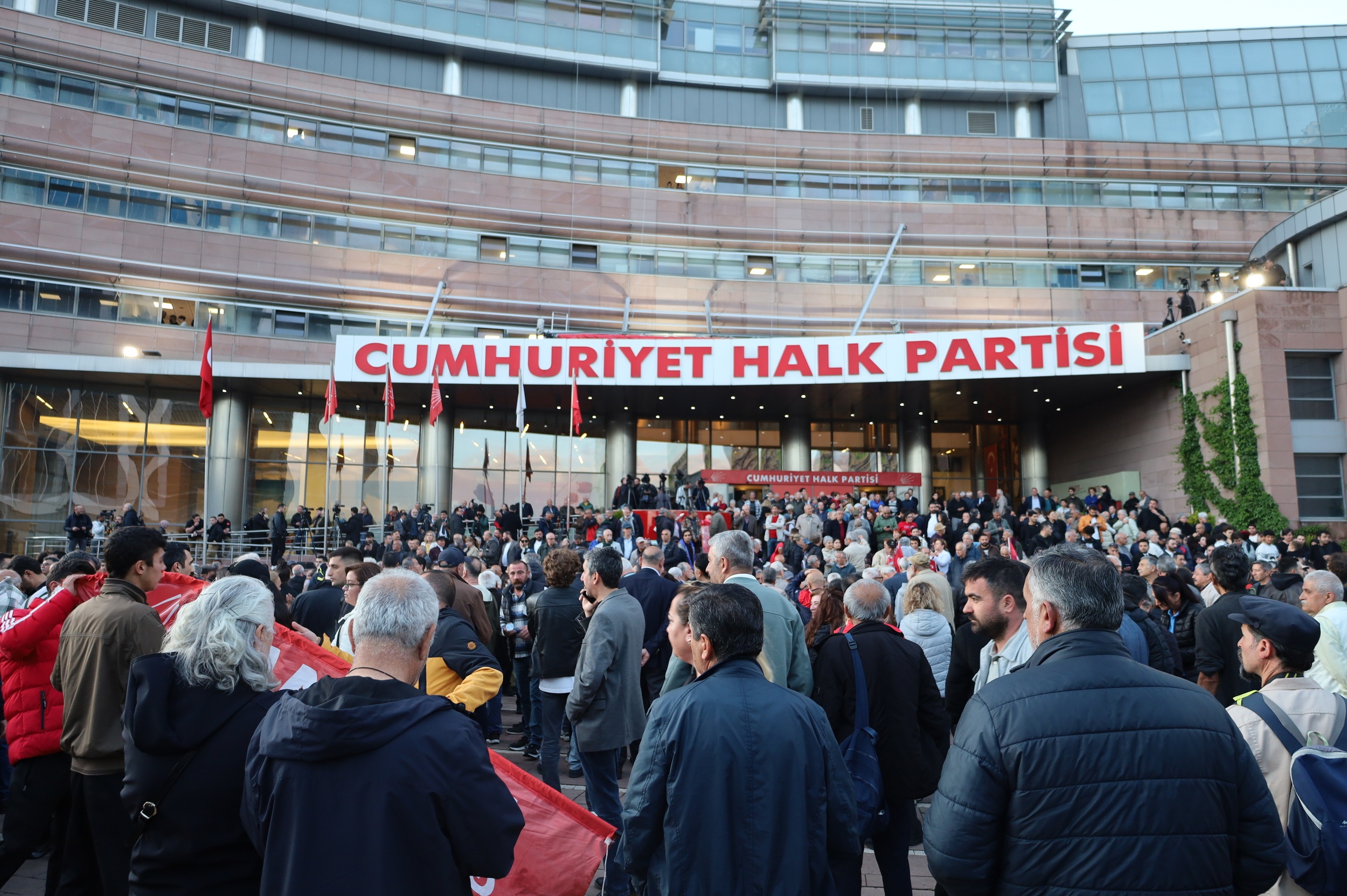 CHP Genel Merkezi’nde kriz büyüdü