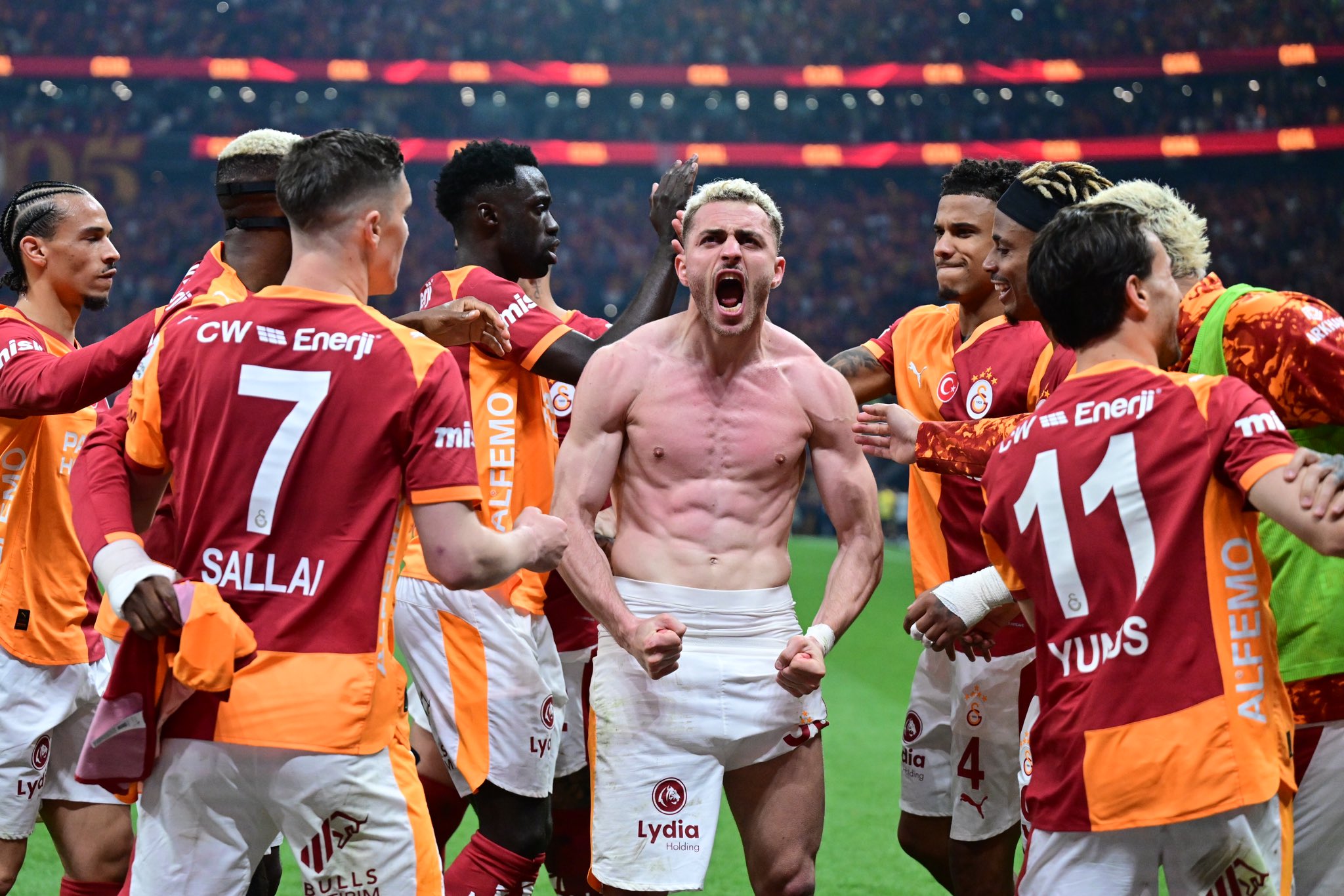 Derbide Galatasaray farkla kazandı